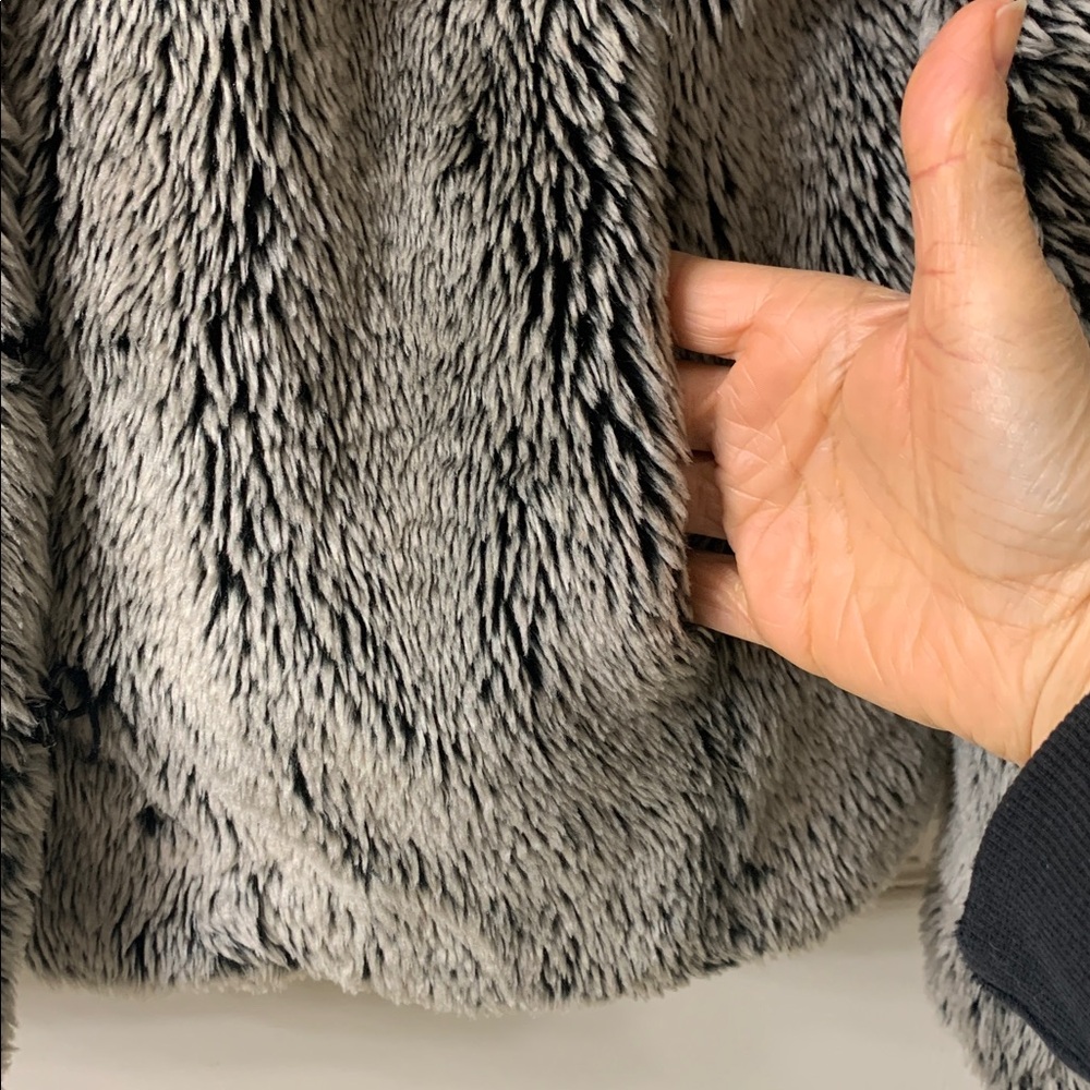 Hennes Collection, US M, Grey & Black Two-Tone Faux Fur Jacket With Pockets - Picture 5 of 9